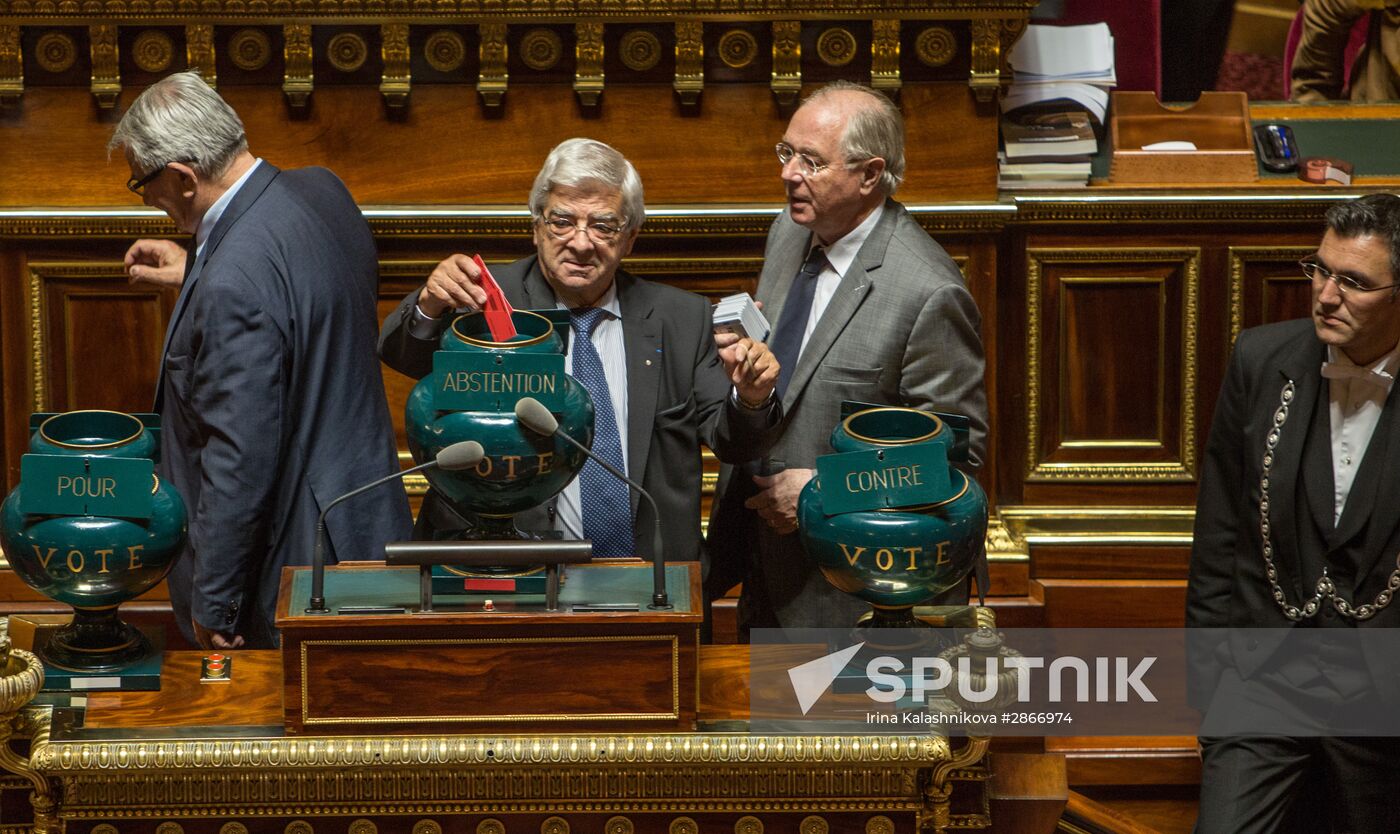 French Senate votes to ease sanctions against Russia