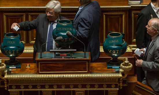 French Senate votes to ease sanctions against Russia