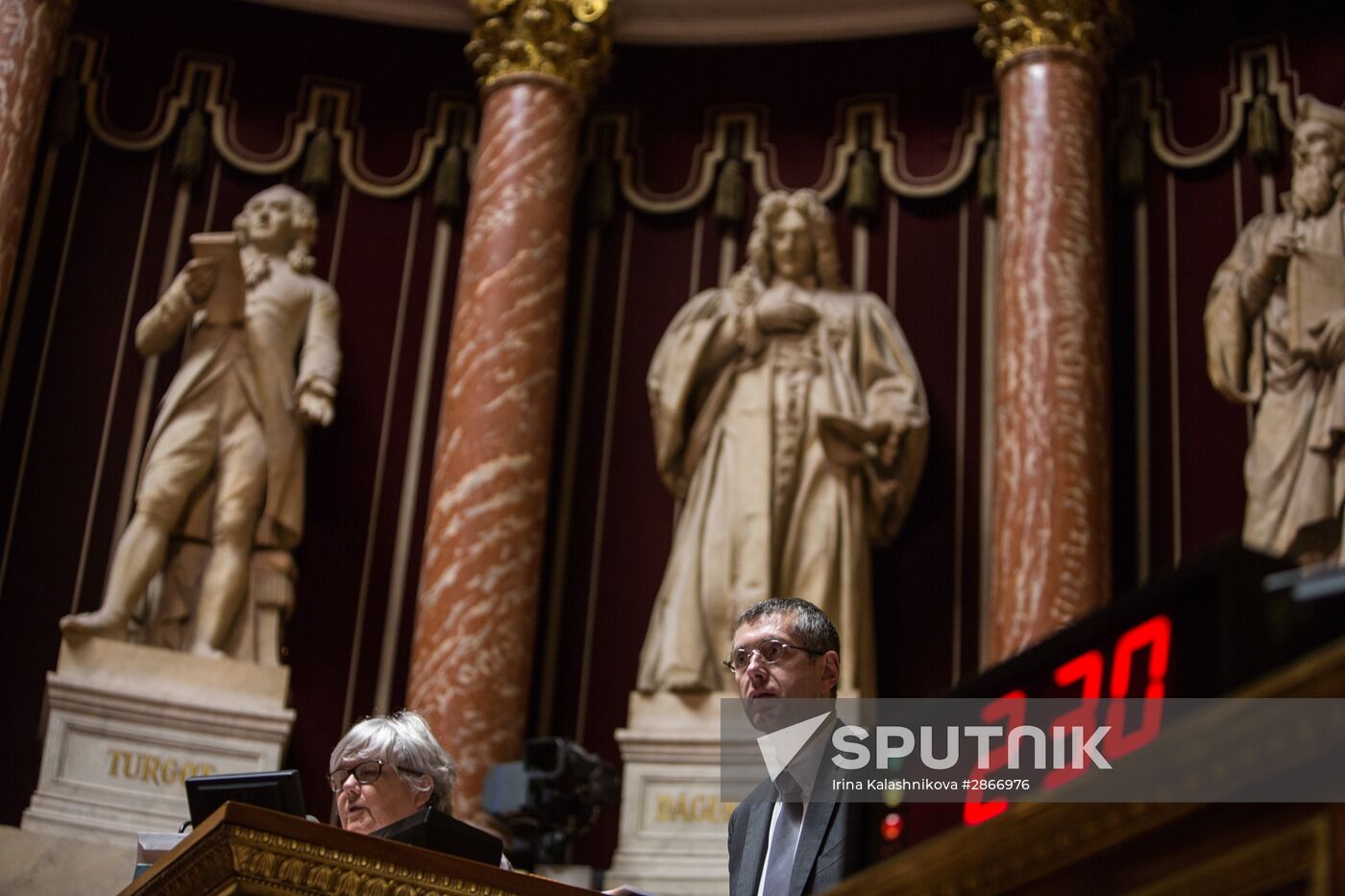 French Senate votes to ease sanctions against Russia