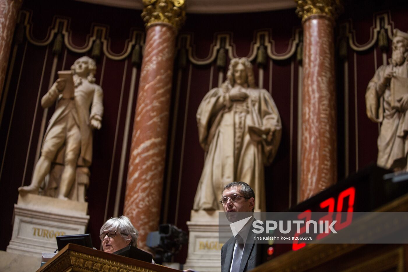 French Senate votes to ease sanctions against Russia