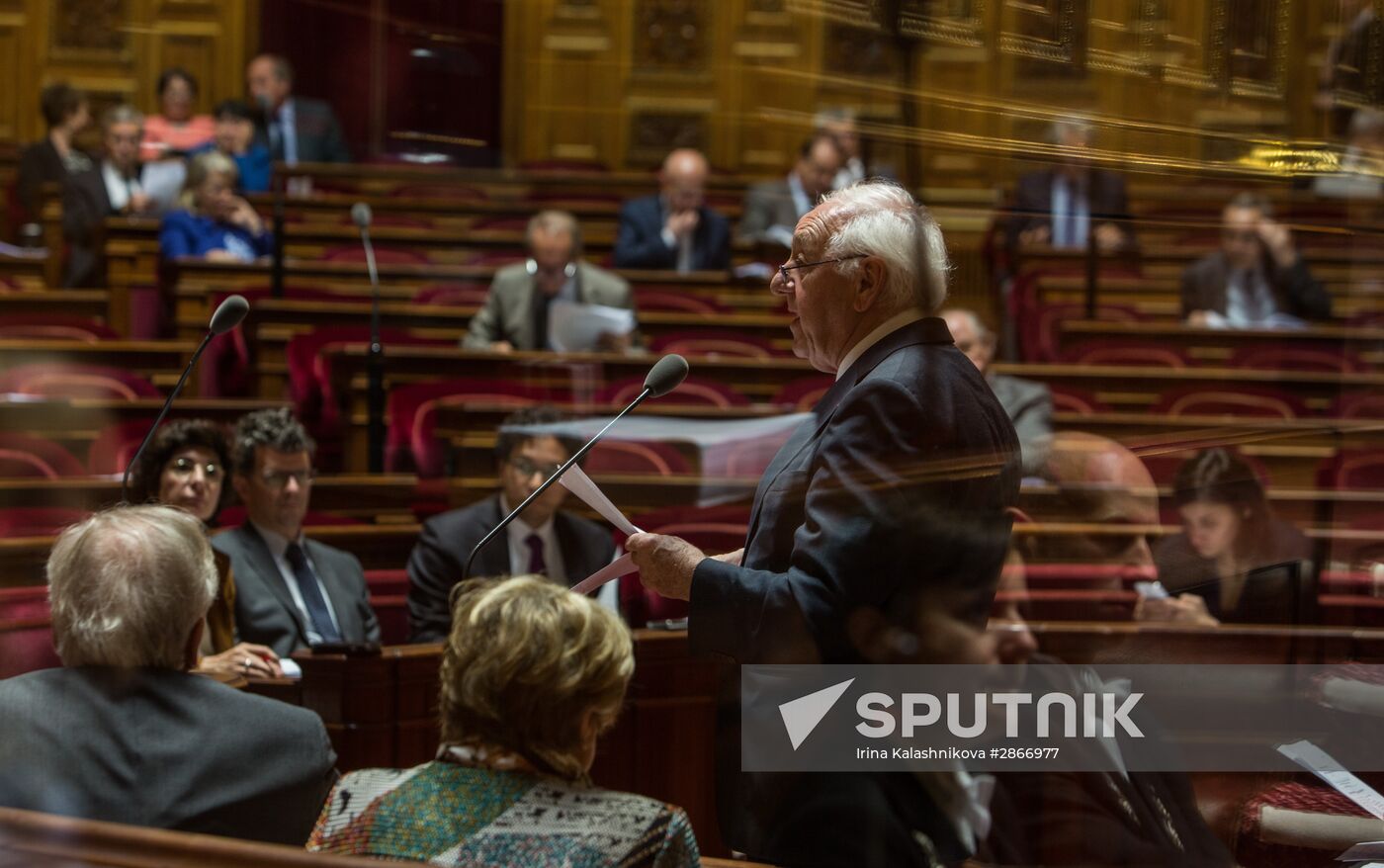 French Senate votes to ease sanctions against Russia