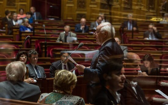 French Senate votes to ease sanctions against Russia