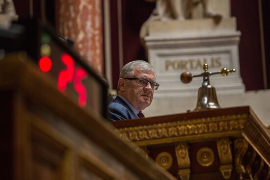 French Senate votes to ease sanctions against Russia