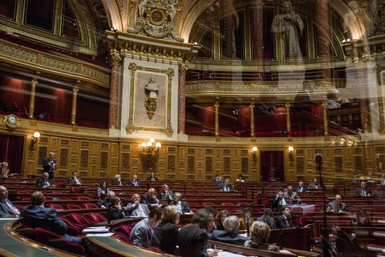 French Senate votes to ease sanctions against Russia