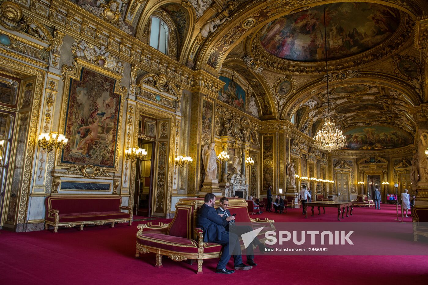 French Senate votes to ease sanctions against Russia