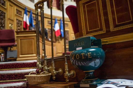 French Senate votes to ease sanctions against Russia