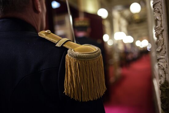 French Senate votes to ease sanctions against Russia