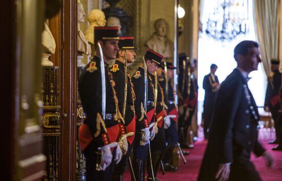 French Senate votes to ease sanctions against Russia