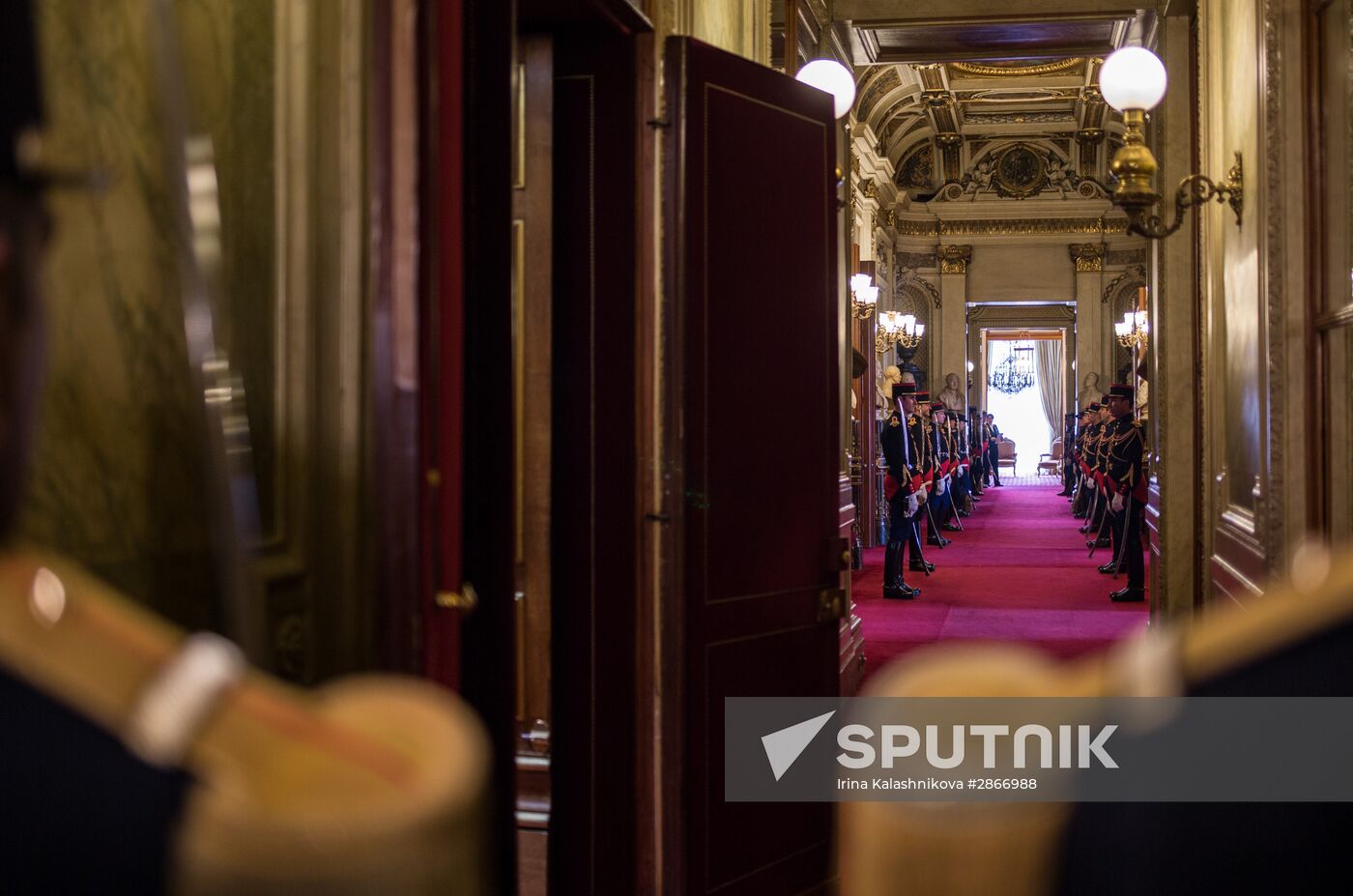 French Senate votes to ease sanctions against Russia