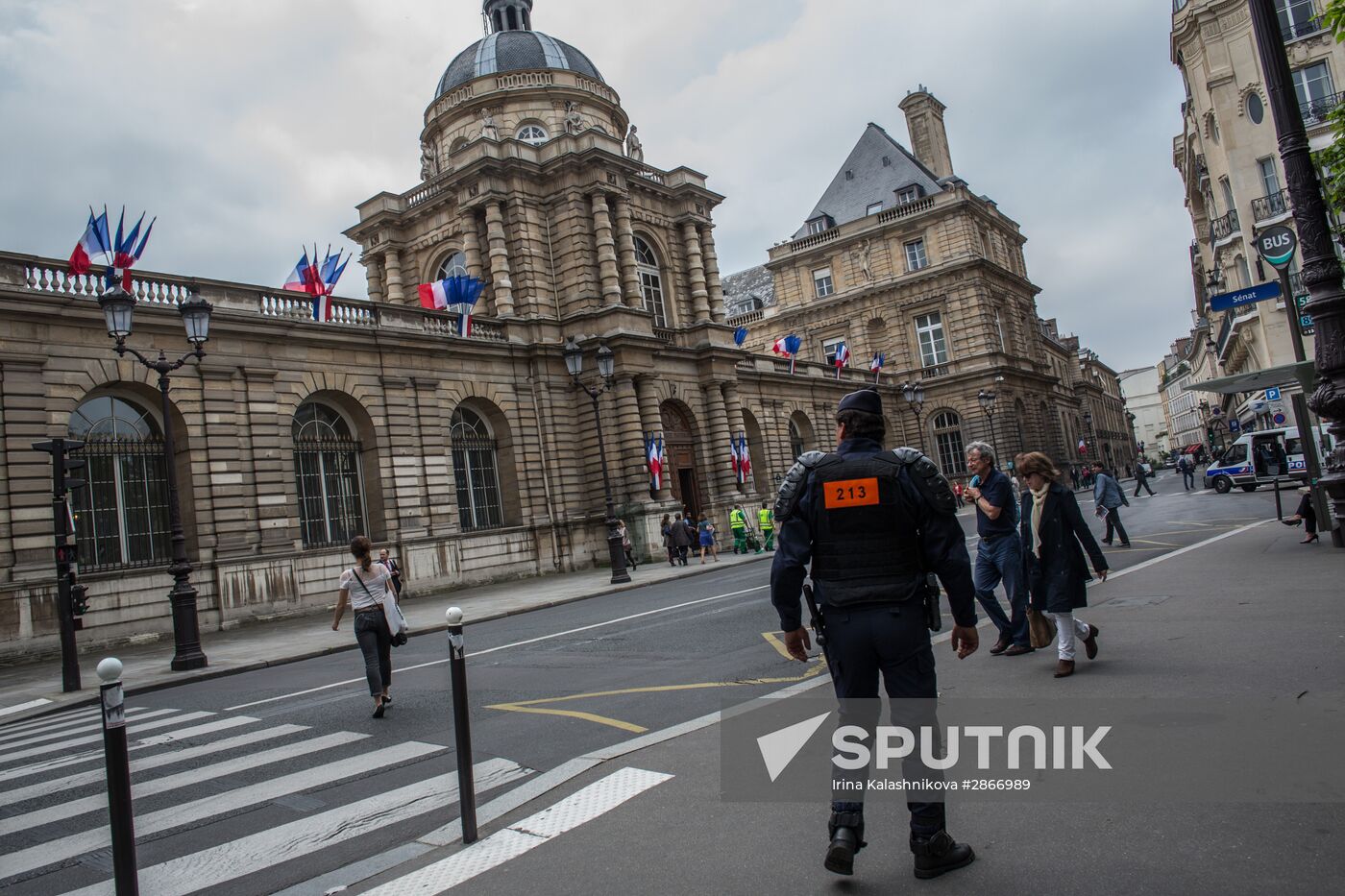 French Senate votes to ease sanctions against Russia