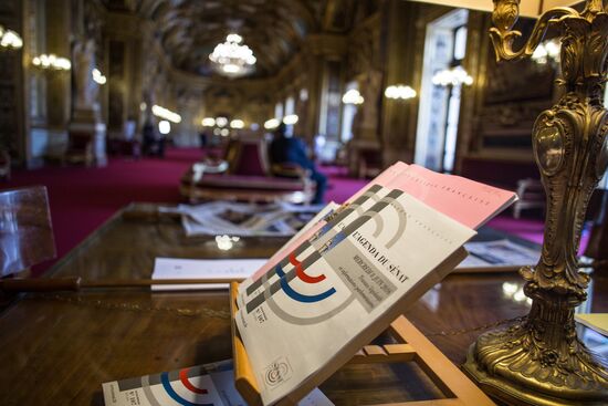 French Senate votes to ease sanctions against Russia