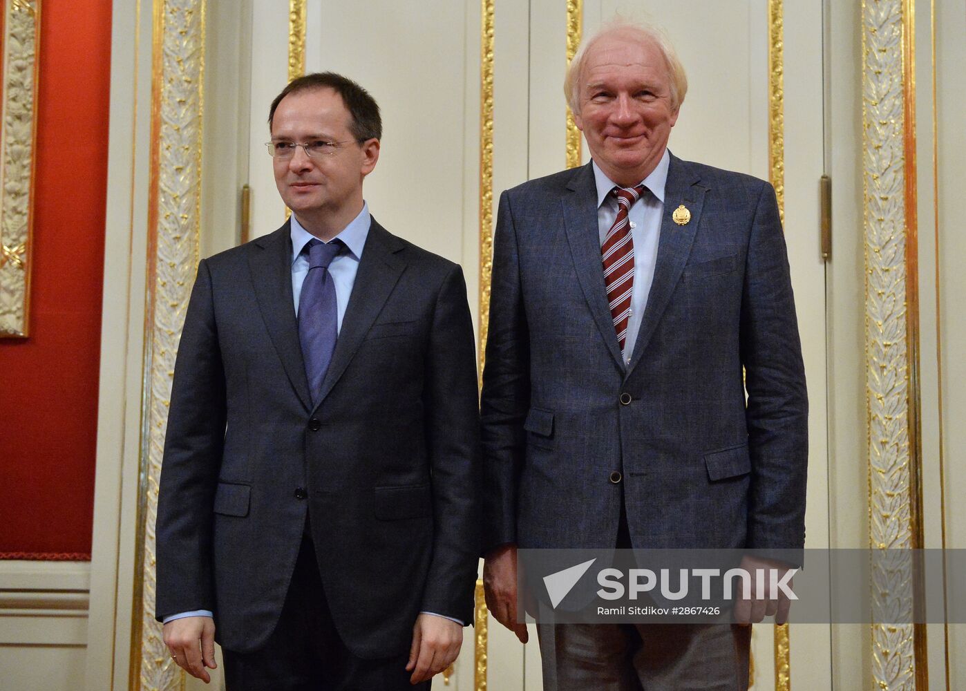 Government award ceremony for workers of culture and arts