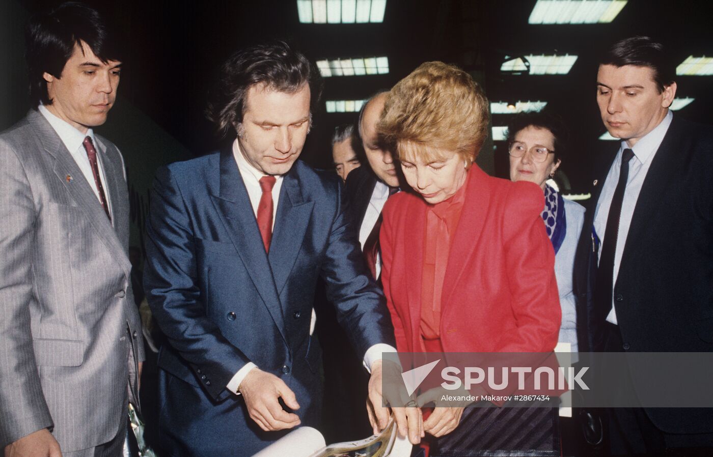 Raisa Gorbacheva and artist Alexander Shilov