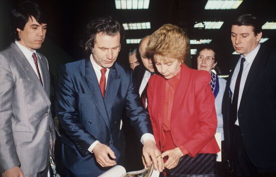 Raisa Gorbacheva and artist Alexander Shilov