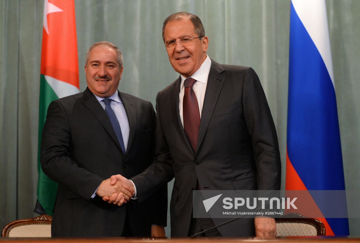 Russian Foreign Minister Sergei Lavrov and his Jordanian counterpart meet in Moscownf f