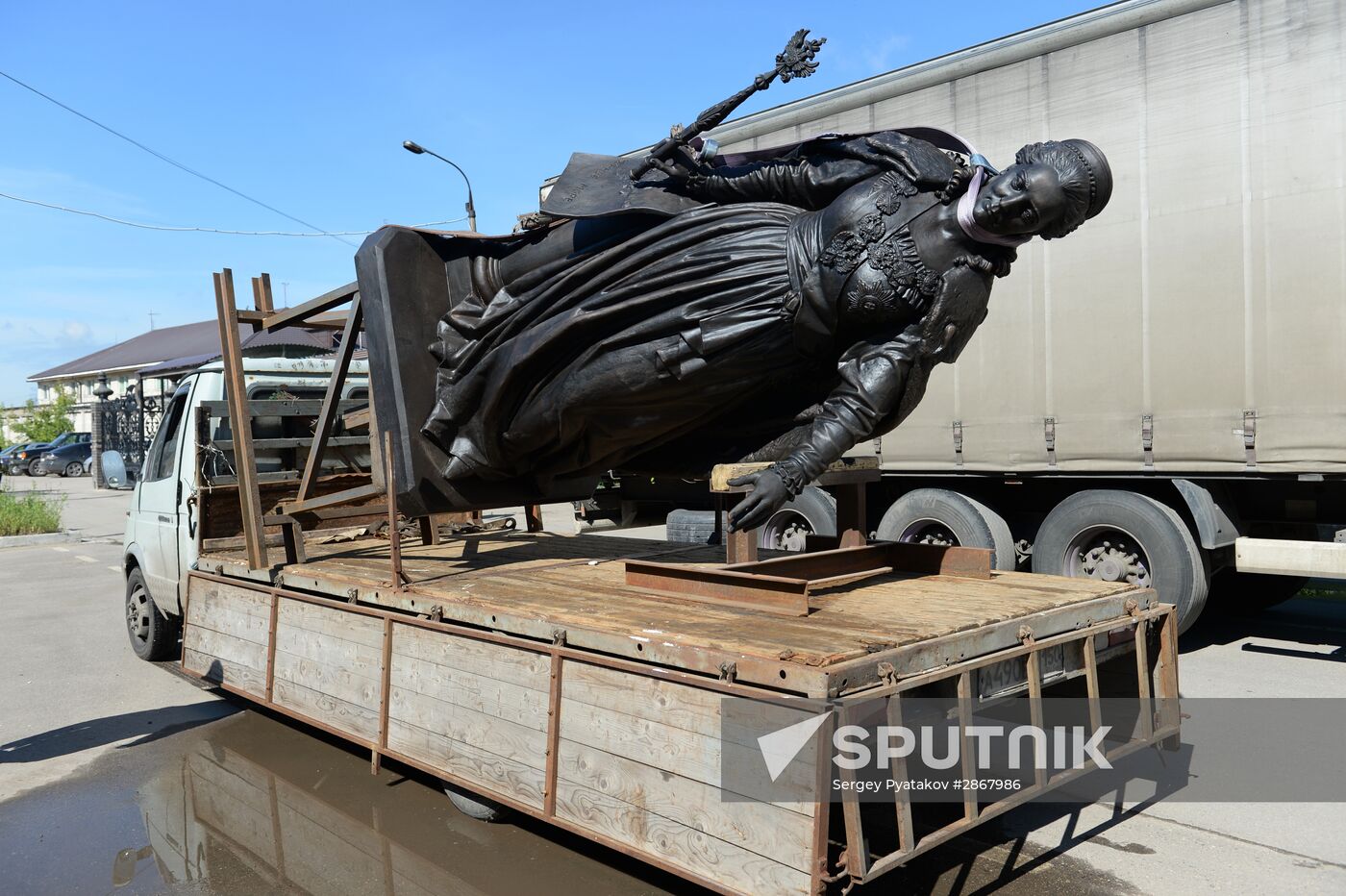 Empress Catherine the Great statue sent to Crimea