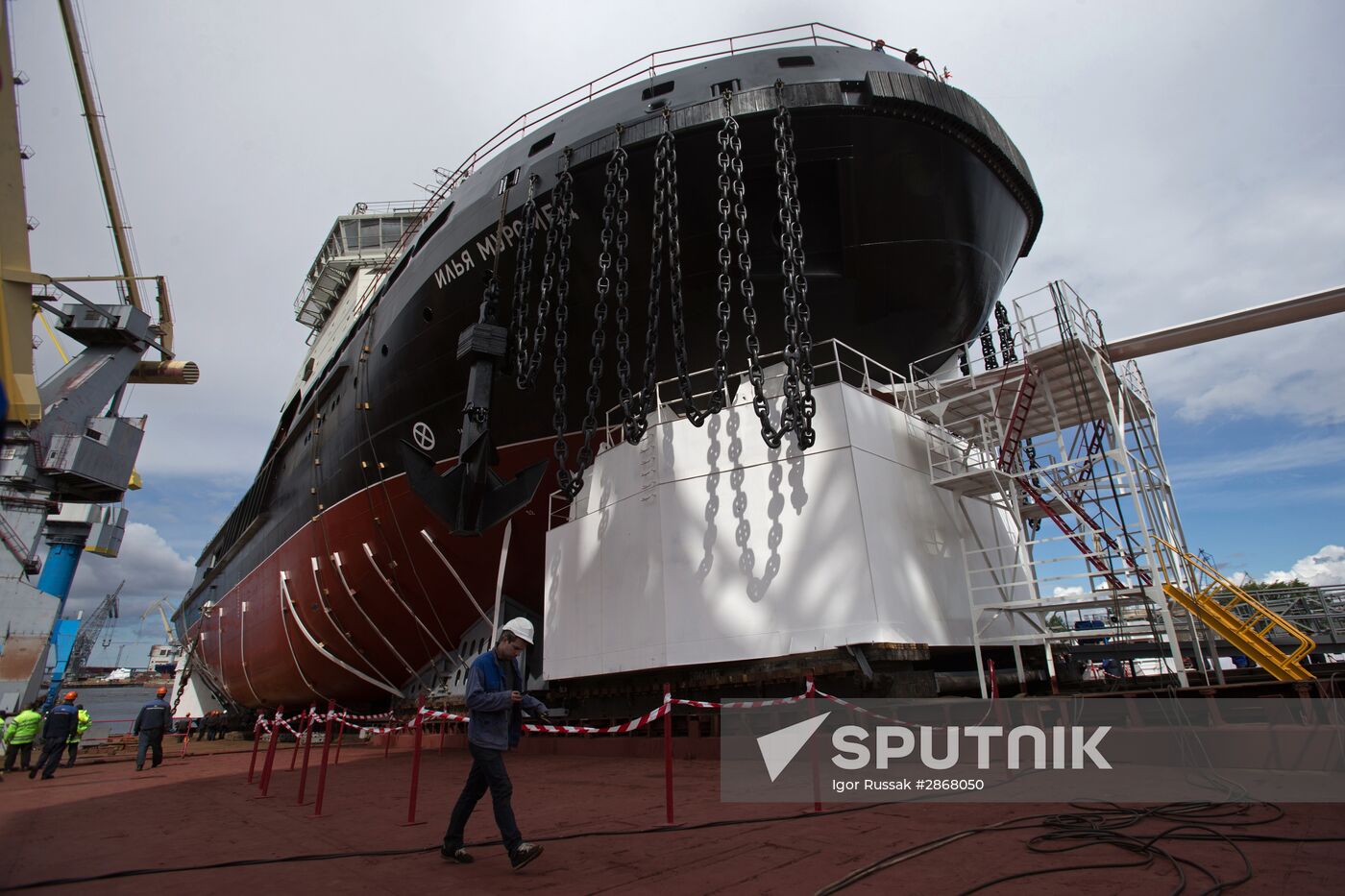 The Ilya Muromets icebreaker floated out in St. Petersburg