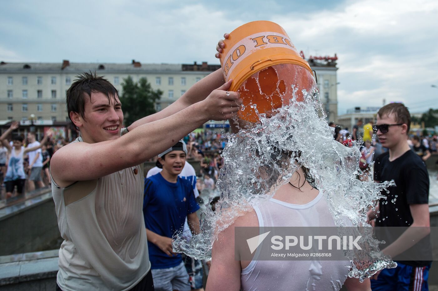 Water pouring flashmob in Omsk