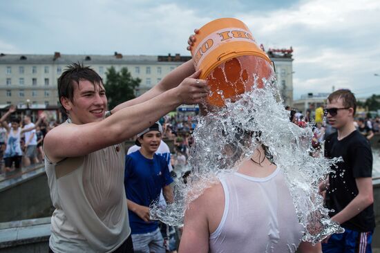 Water pouring flashmob in Omsk
