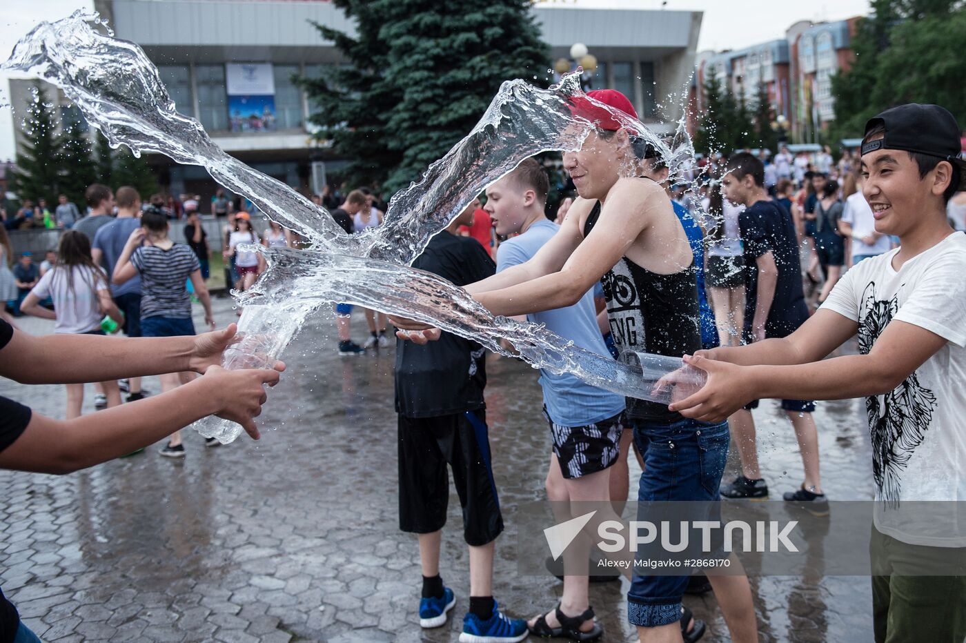 Water pouring flashmob in Omsk