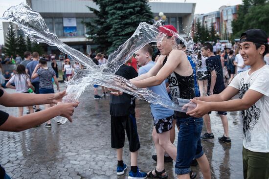 Water pouring flashmob in Omsk