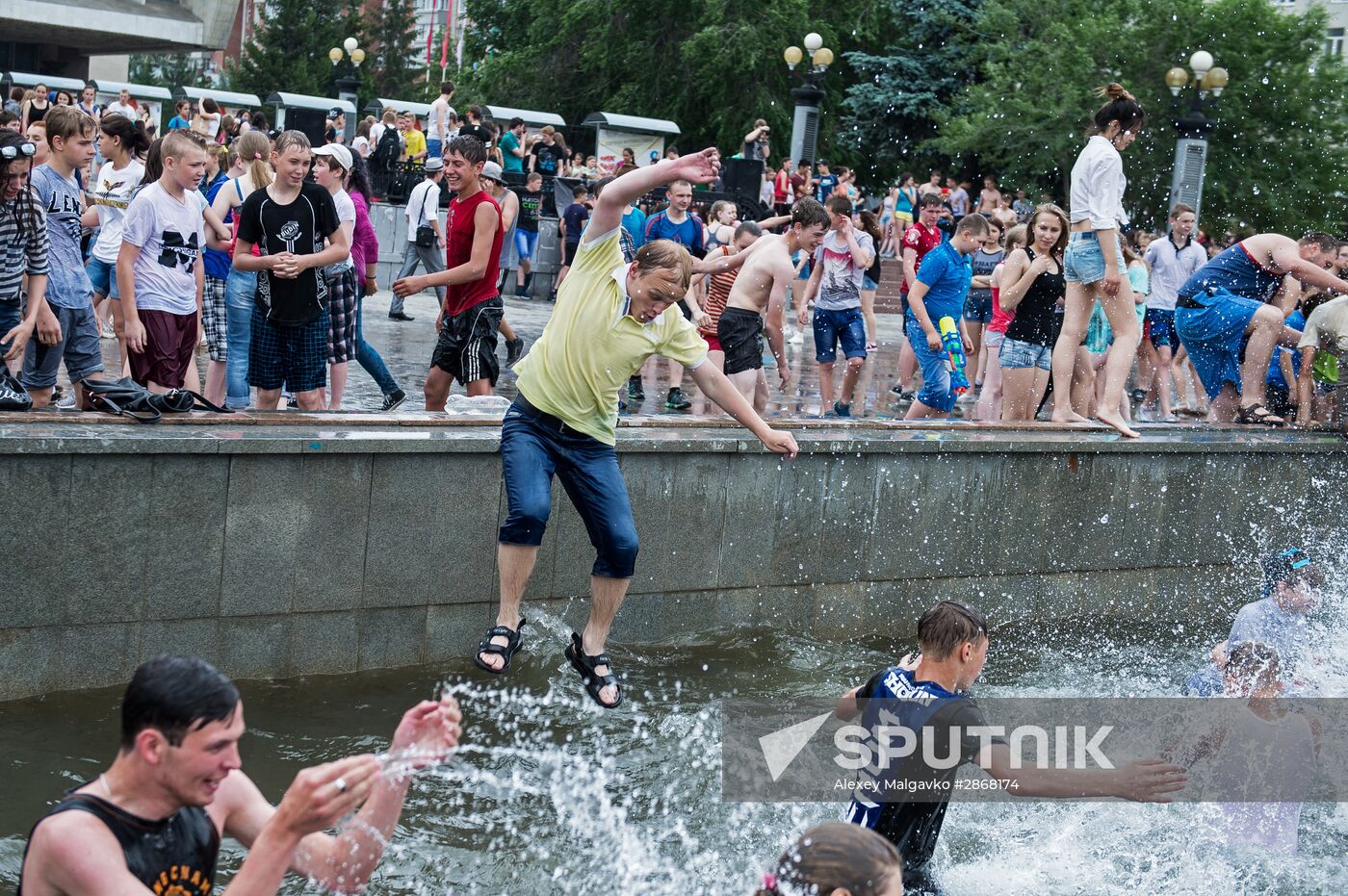 Water pouring flashmob in Omsk