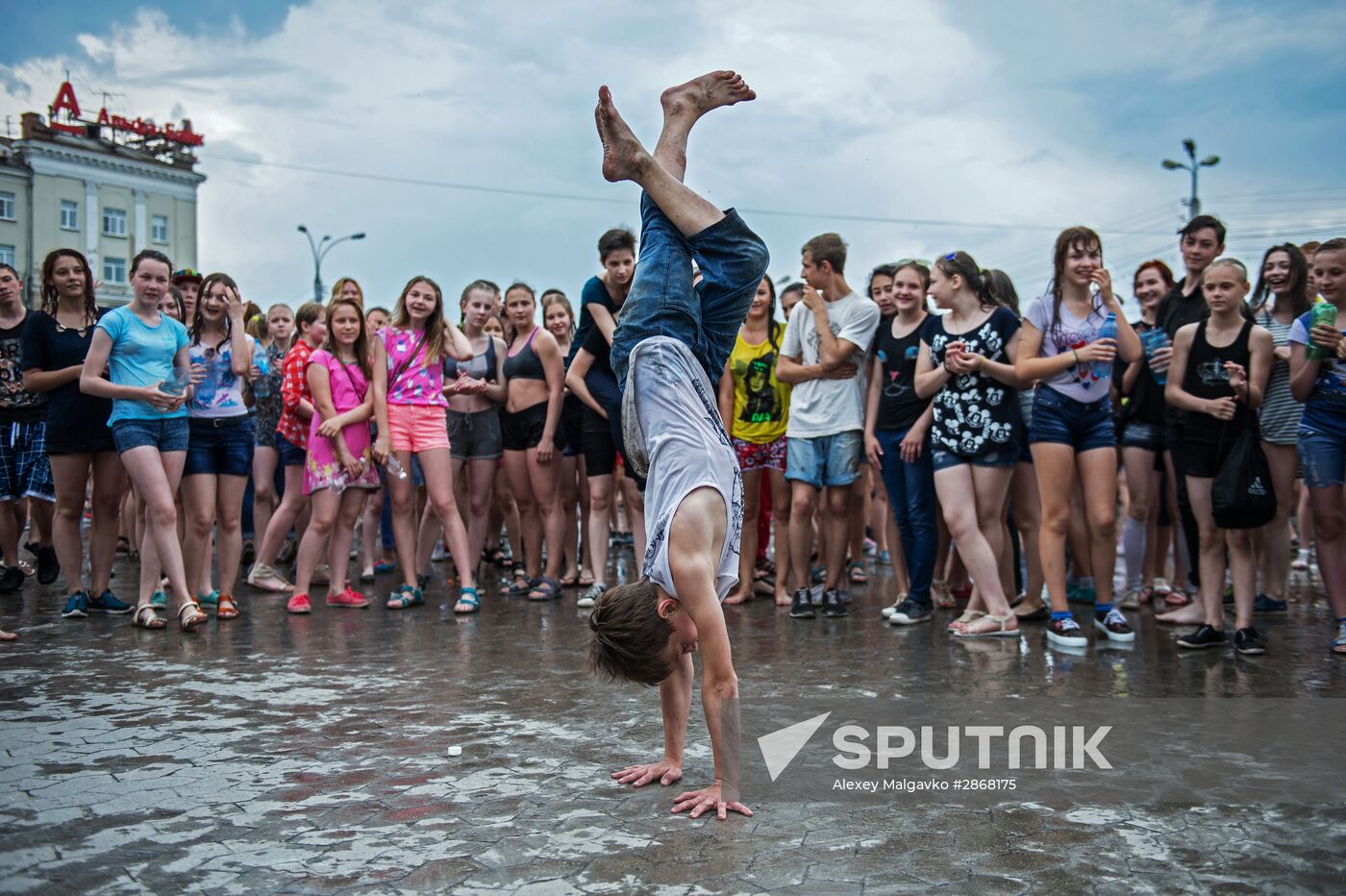 Water pouring flashmob in Omsk