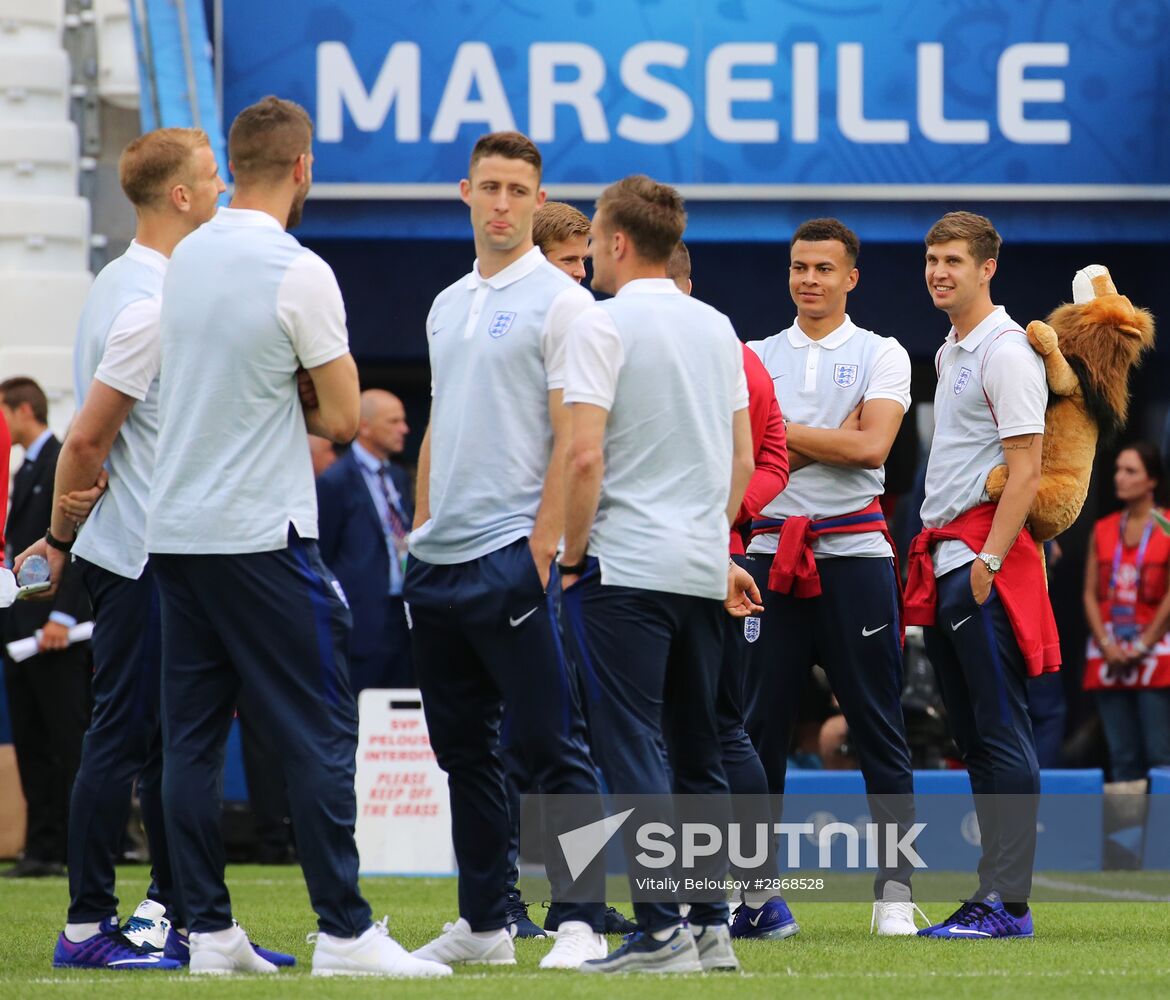 England team before Euro-2016 match with Russian team