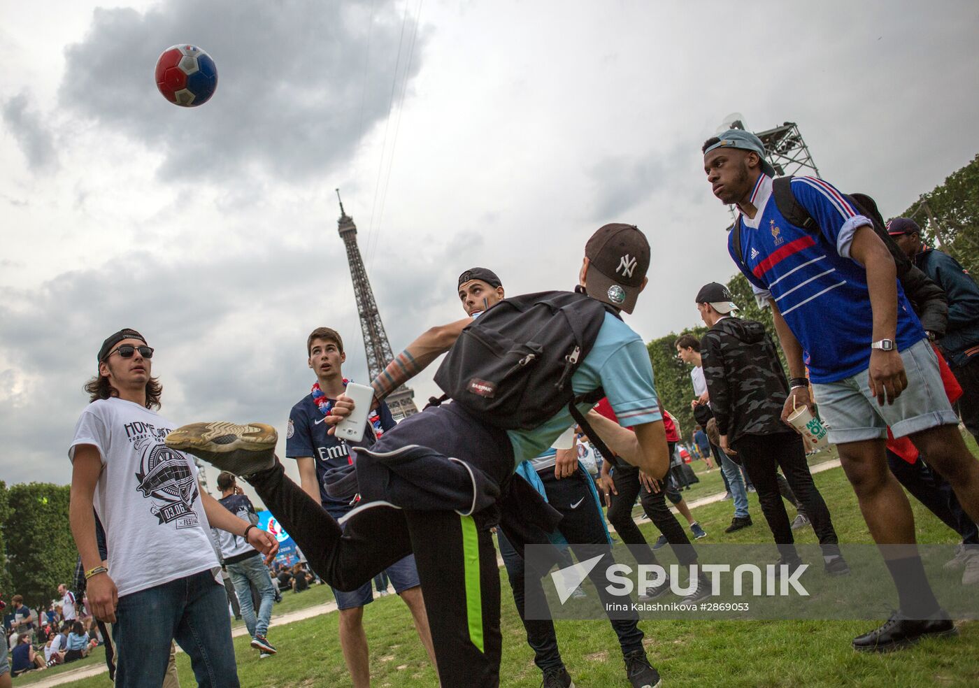 UEFA Euro 2016 opening match broadcast in fan zones across France