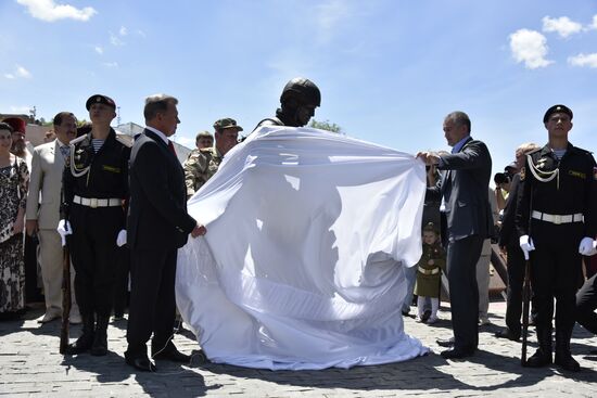 Polite People monument unveiled in Crimea