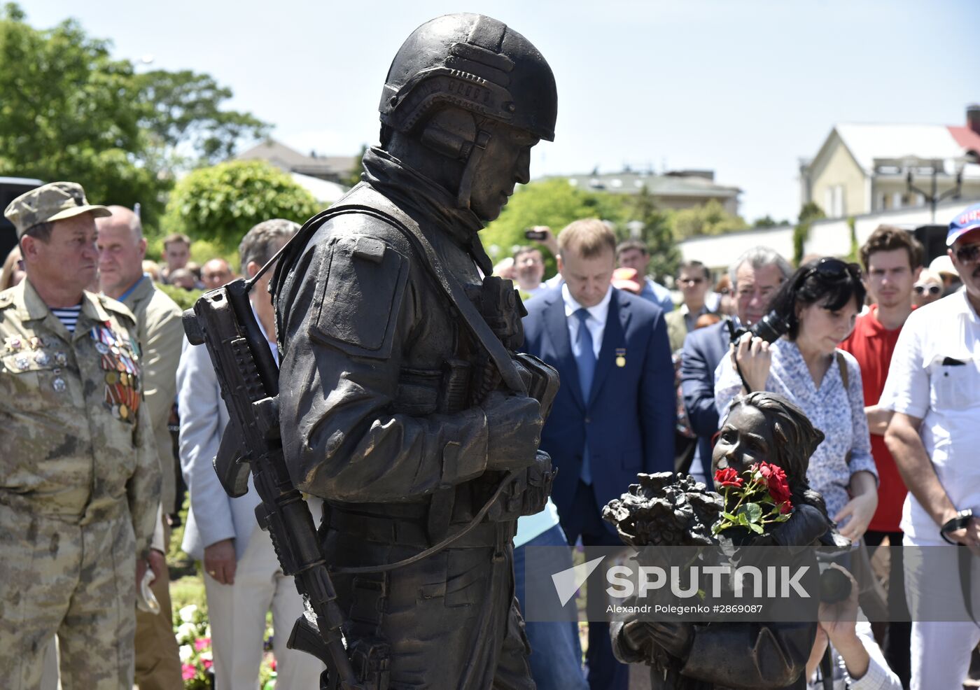 Polite People monument unveiled in Crimea