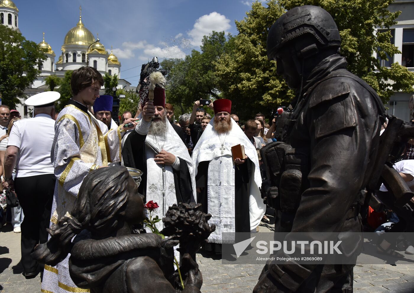 Polite People monument unveiled in Crimea