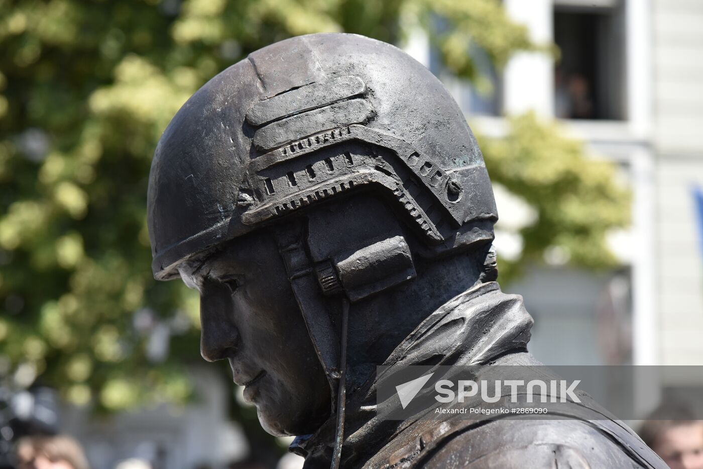 Polite People monument unveiled in Crimea