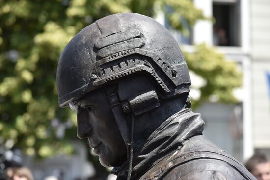 Polite People monument unveiled in Crimea