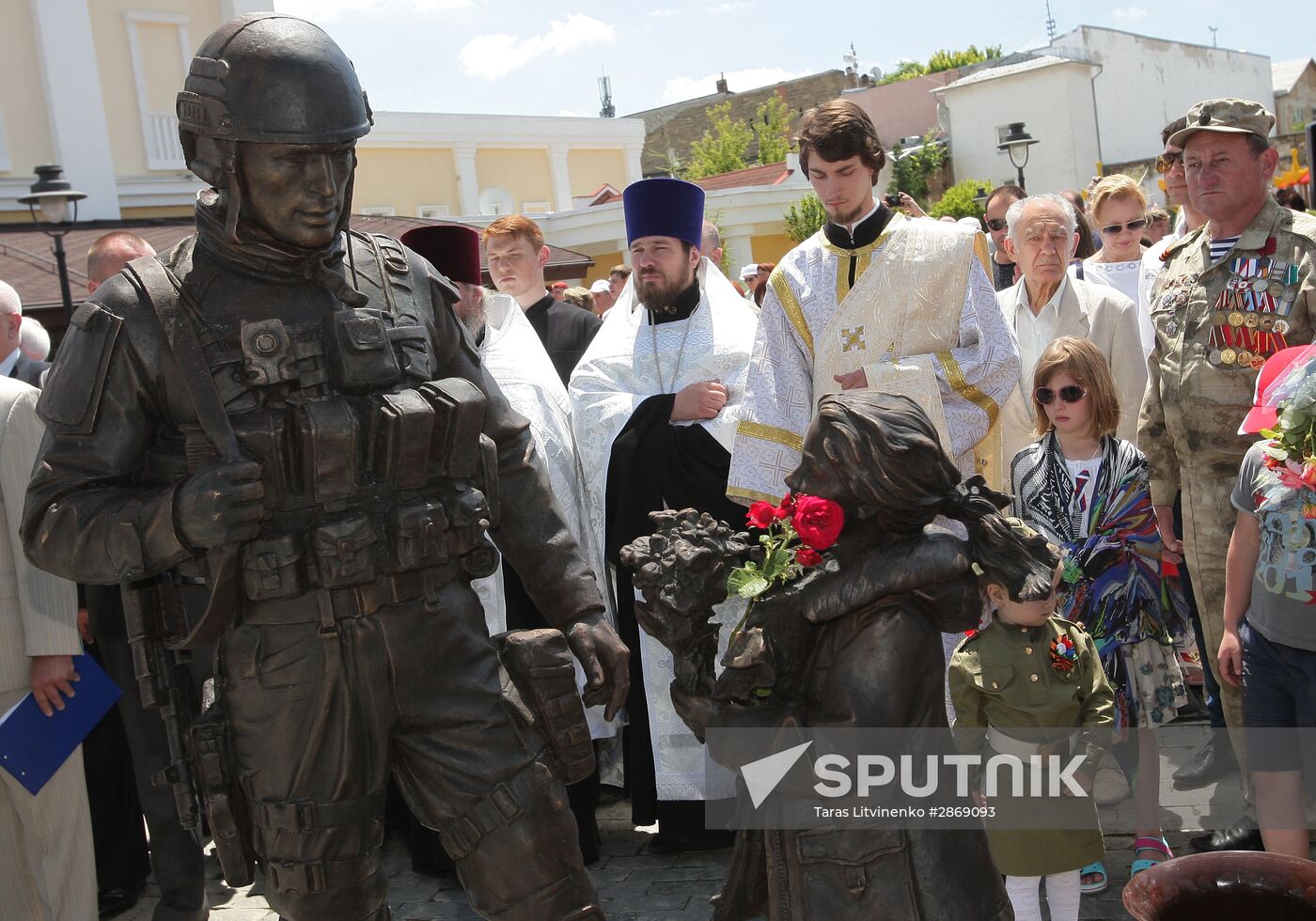 Polite People monument unveiled in Crimea