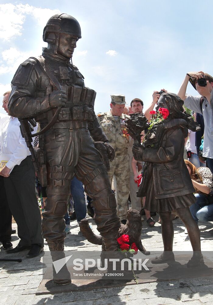 Polite People monument unveiled in Crimea