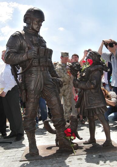 Polite People monument unveiled in Crimea