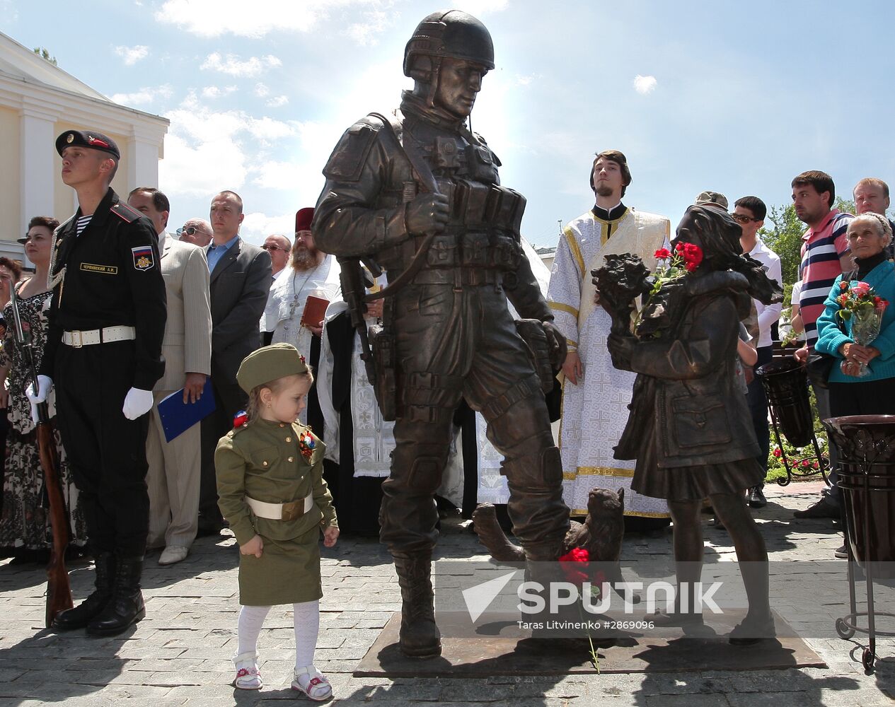 Polite People monument unveiled in Crimea