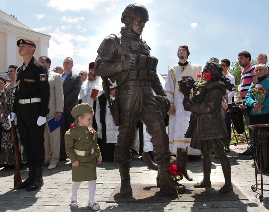 Polite People monument unveiled in Crimea