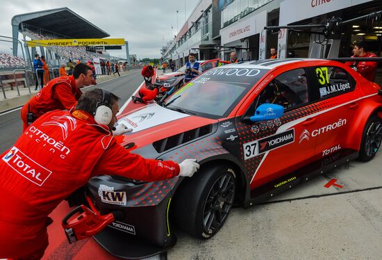 Racing. FIA WTCC. Round 4. Day One