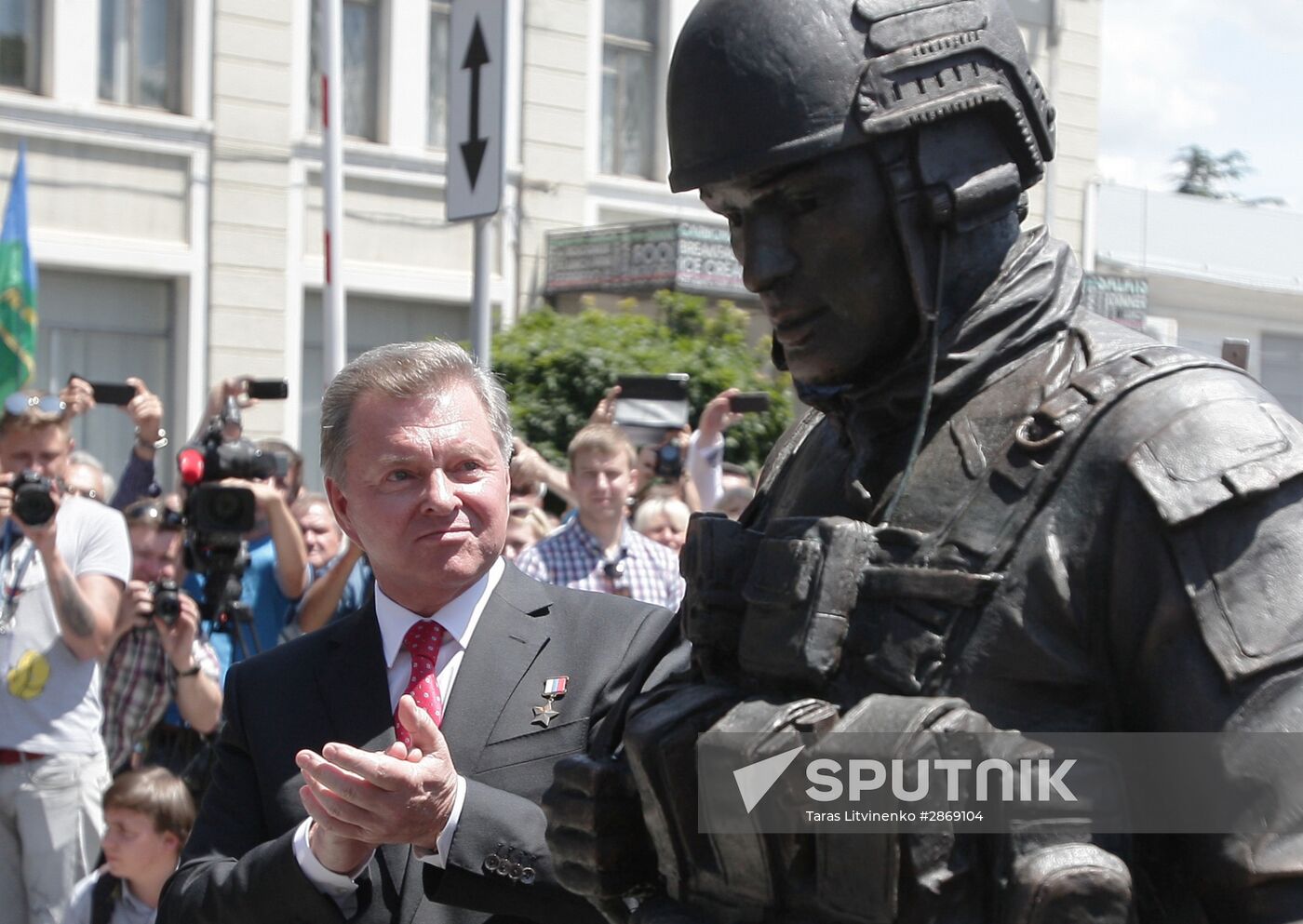 Polite People monument unveiled in Crimea