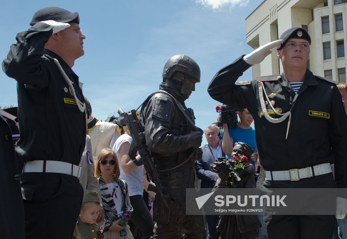 Polite People monument unveiled in Crimea