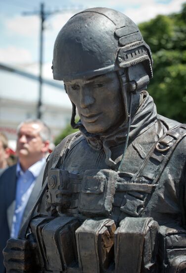 Polite People monument unveiled in Crimea