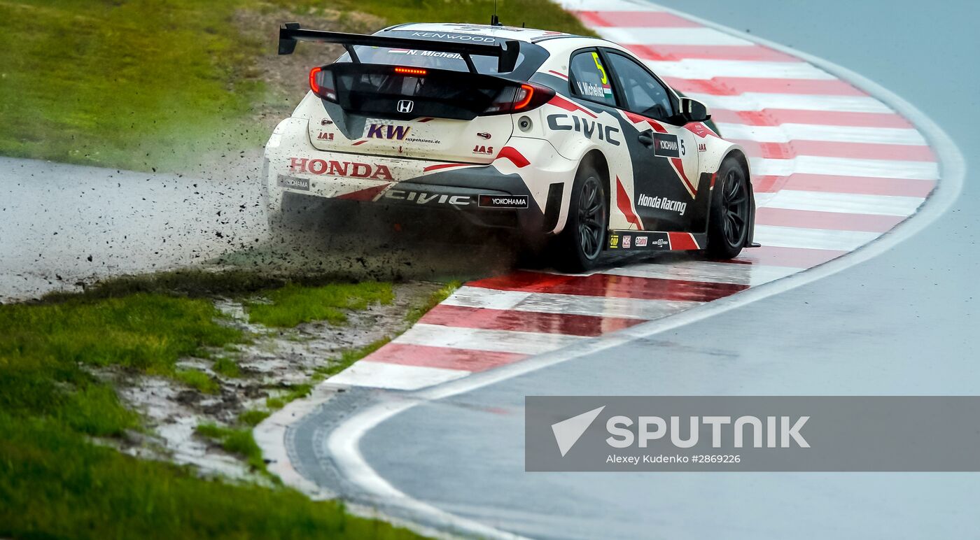 Racing. FIA WTCC. Round 4. Day One