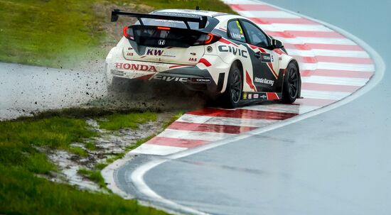 Racing. FIA WTCC. Round 4. Day One
