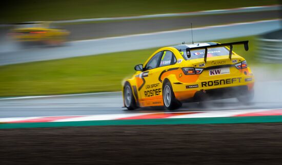 Racing. FIA WTCC. Round 4. Day One