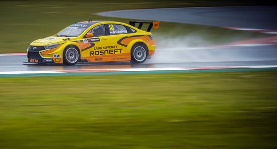 Racing. FIA WTCC. Round 4. Day One