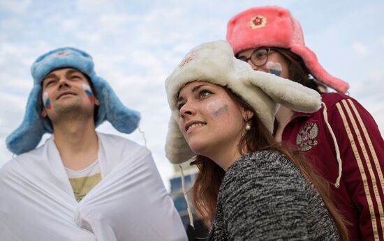 People watch Russia vs. England UEFA Euro 2016 group stage match