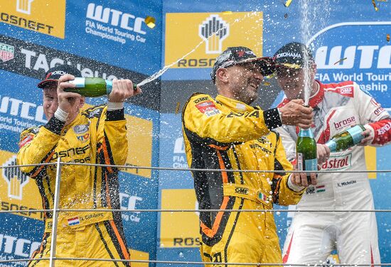 Racing. FIA WTCC. Round 4. Day Two
