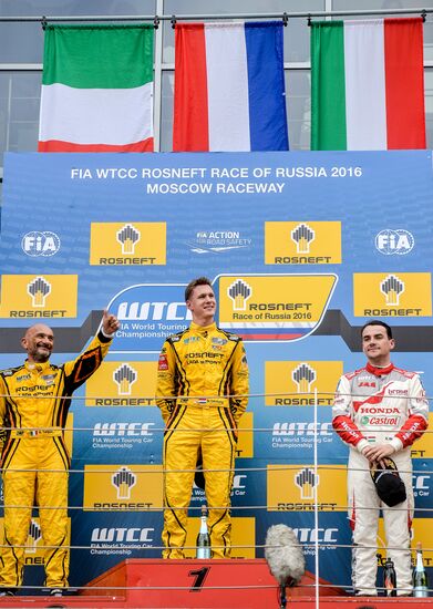Racing. FIA WTCC. Round 4. Day Two